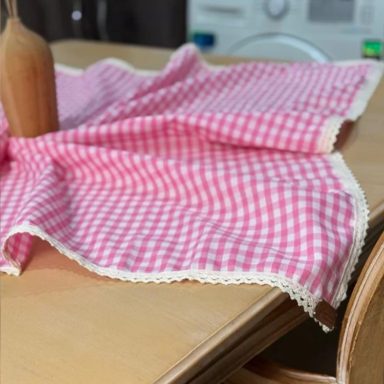 رومیزی چهارخونه پینترستی مدل نوار دوزی شده